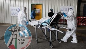 Magen David Adom workers wearing protective clothing, as a preventive measure against the coronavirus evacuate a patient with suspicion to coronavirus outside the coronavirus unit at Shaare Zedek hospital in Jerusalem on April 10, 2020. Photo by Nati Shohat/Flash90 *** Local Caption *** קורונה
בית חולים
שערי צדק
וירוס