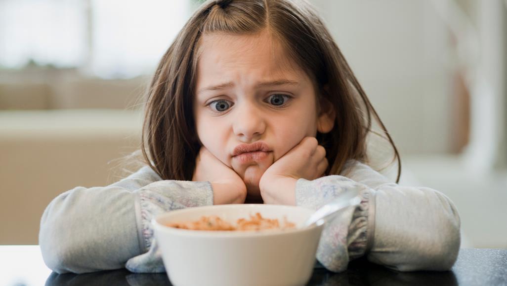 الأطفال وكراهية تناول الطعام.. كيف يمكن التغلب على المعاناة الأزلية؟