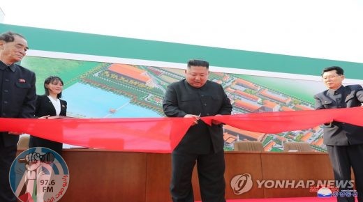 زعيم كوريا الشمالية يظهر علنا للمرة الأولى بعد تكهنات حول تدهور حالته الصحية