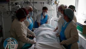 Doctor Alexandre Avenel and medical staff treat a patient suffering from the coronavirus disease (COVID-19) in the Intensive Care Unit (ICU) at the Robert Ballanger hospital in Aulnay-sous-Bois near Paris during the outbreak of the coronavirus disease in France, April 30, 2020. Seine-Saint-Denis, a mainly working class and multiracial suburb, was already lacking doctors and resources before the coronavirus crisis and has seen a bigger spike in mortality than neighbouring Paris. But despite being understaffed, teams at Robert Ballanger hospital reorganized to prioritize emergency health and have worked long hours, giving everything to fight the virus. Picture taken April 30, 2020. REUTERS/Gonzalo Fuentes