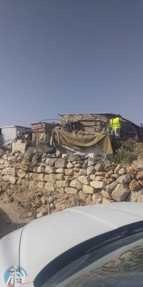 الاحتلال يهدم بركسات وخيما في قرية بيرين جنوب الخليل