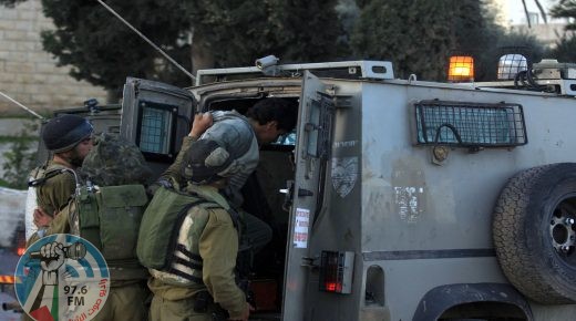 الاحتلال يعتقل شابا ويستدعي آخرين في بيت لحم