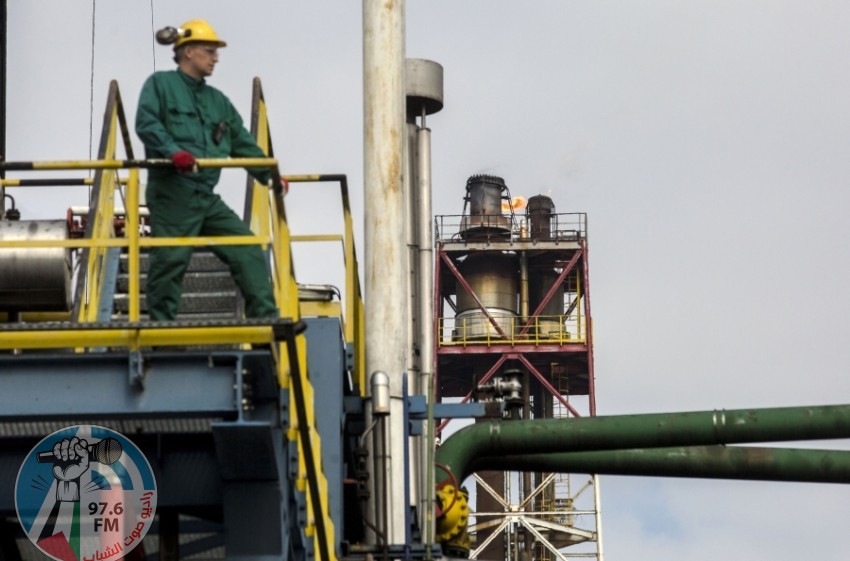 A worker looks out from an access platform above a crude oil storage tank in the Duna oil refinery, operated by MOL Hungarian Oil & Gas Plc, in Szazhalombatta, Hungary, on Monday, April 10, 2017. MOL Group posted almost $1 Billion profit in 2016. Photographer: Oliver Bunic/Bloomberg