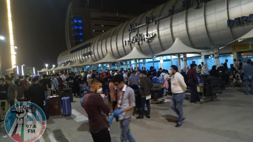 الدفعة الثانية من العالقين في مصر يصلون مطار القاهرة الدولي