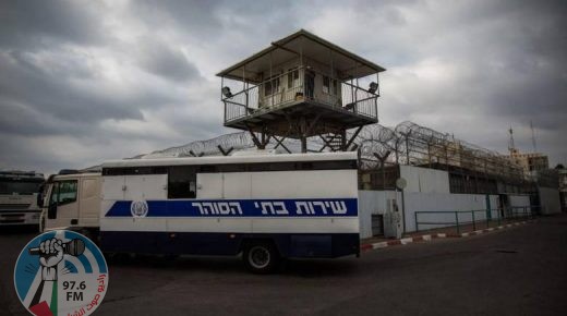 مصلحة السجون تتعهد بفصل نقل الأسيرات “بالبوسطة” عن السجناء الاسرائيليين