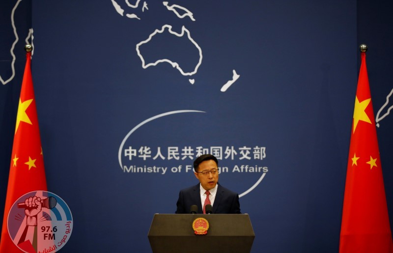 المتحدث باسم الخارجية الصينية تشاو ليجيان خلال مؤتمر صحفي في بكين يوم الثامن من أبريل نيسان 2020. تصوير: كارلوس جارسيا رولينز - رويترز.