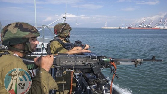 بحرية الاحتلال تهاجم الصيادين قبالة شاطئ غزة