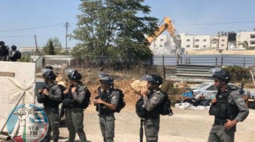 الاحتلال يخطر بوقف البناء في ثلاثة منازل في بيت اسكاريا جنوب بيت لحم