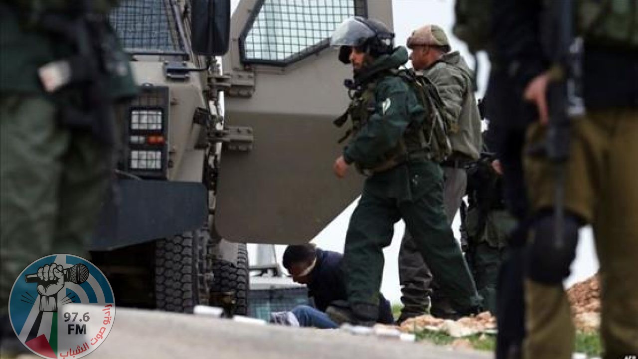 قوات الاحتلال تعتقل 6 مواطنين من الضفة بينهم فتى