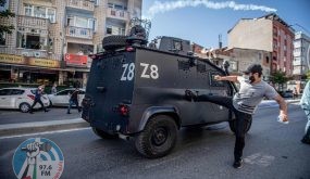 الشرطة التركية تستخدم الغاز المسيل للدموع أثناء مراسم تشييع محامية مسجونة