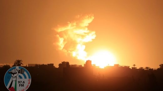 دمار وخراب بالممتلكات في قصف صاروخي إسرائيلي جنوب غزة