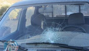 إصابة مواطن في اعتداء للمستوطنين على مركبته جنوب نابلس