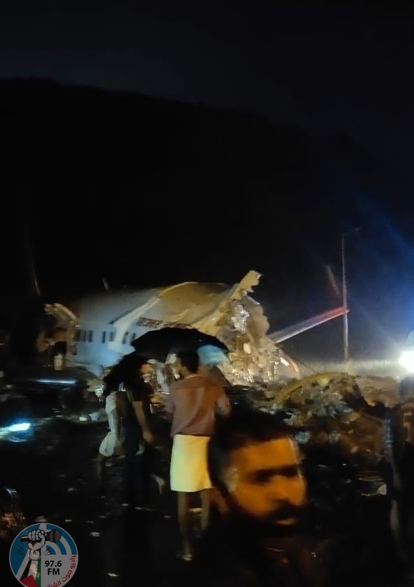 مصرع 16 شخصا على الأقل بتحطم طائرة ركاب قادمة من الإمارات لدى هبوطها في مطار بجنوب الهند (فيديو)