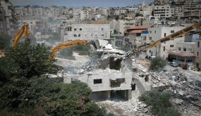 الاحتلال يخطر بهدم عمارة سكنية ومنزلين في القدس
