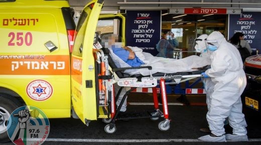 Magen David Adom workers wearing protective clothing evacuate a patient with suspicion to coronavirus outside the coronavirus unit at the Sheba Medical Center in Ramat Gan on July 27, 2020. Photo by Yossi Zeliger/Flash90 *** Local Caption *** ??????
??? ?????
????
?????
???? ?????