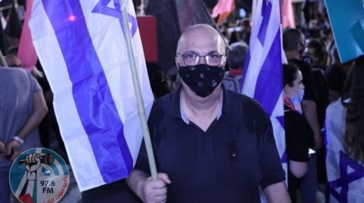 منسق صفقة “شاليط” يتظاهر ضد نتنياهو