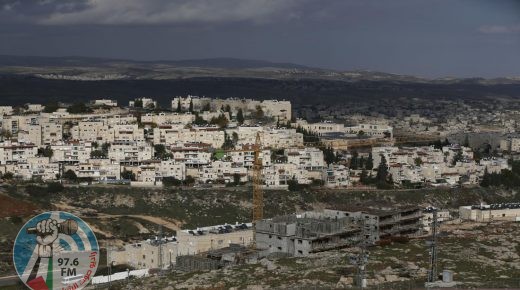 A general view shows construction in the Jewish settlement of Pisgat Zeev (foreground), in east Jerusalem, on January 15, 2016. / AFP / AHMAD GHARABLI (Photo credit should read AHMAD GHARABLI/AFP/Getty Images)
