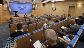 رئيس الوزراء: الاحتلال ينتهك حقوق الإنسان ويستهدف الأرض والشجر والبشر