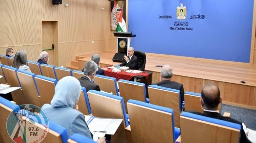 اشتية يدين الإقتحامات الإسرائيلية ويطالب بتوفير حماية دولية