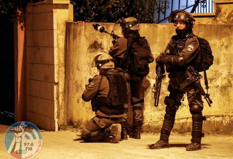 الاحتلال يعتقل 6 مواطنين من مناطق متفرقة بالضفه