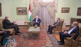 الرئيس محمود عباس يستقبل وزير الخارجية المصري