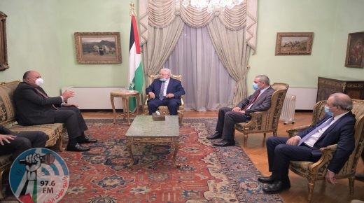 الرئيس محمود عباس يستقبل وزير الخارجية المصري