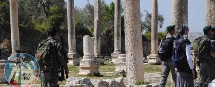 الاحتلال يقتحم سبسطية ويغلق الموقع الأثري