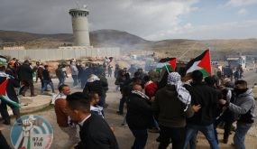 (محدث) الاحتلال يقمع مسيرة جماهيرية في الأغوار ويعتدي على المشاركين فيها