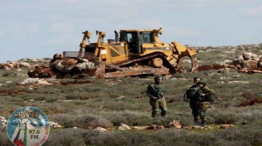 بحماية قوات الاحتلال: مستوطنون يحرثون أراضي جنوب نابلس