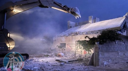 نابلس- الاحتلال يهدم منزل الاسير خليل دويكات