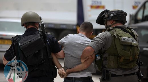 جيش الاحتلال يعتقل ثلاثة مواطنين من الخليل