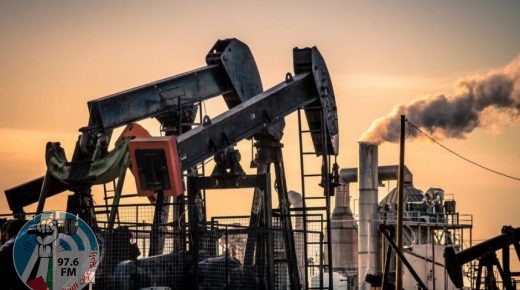 السلالة الجديدة من فيروس كورونا تهوي بأسعار النفط 5%
