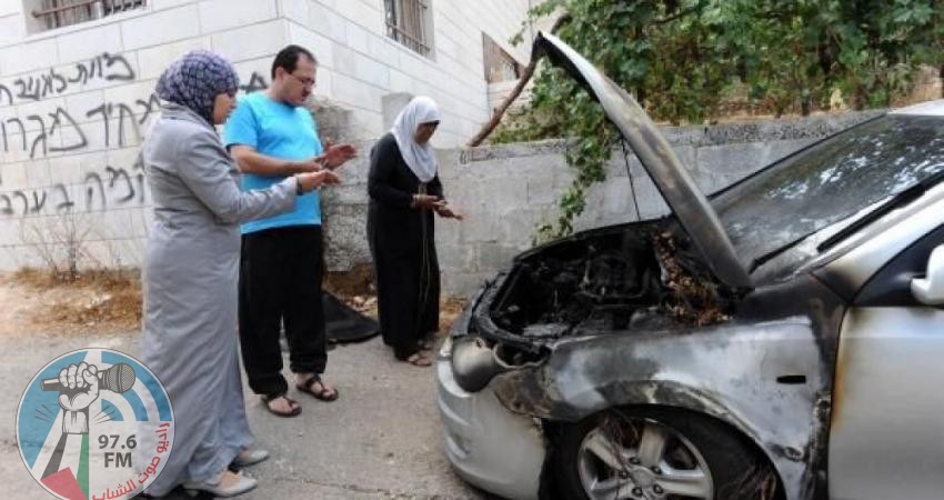 مستوطنون يحرقون مركبتين في بلدة ترمسعيا
