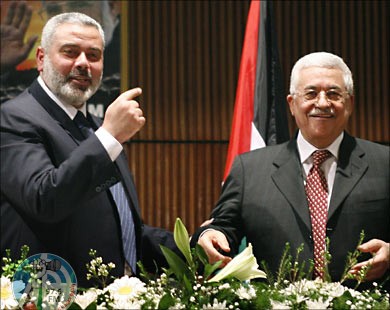 اسماعيل هنية يهنئ السيد الرئيس محمود عباس بحلول شهر رمضان