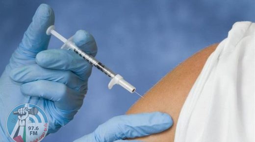 لقاح فيروس كورونا: جرعة واحدة يمكنها تقليل مخاطر انتقال العدوى داخل الأسرة إلى النصف – دراسة