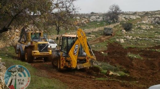 مستوطنون يجرفون أراضي في الأغوار الشمالية