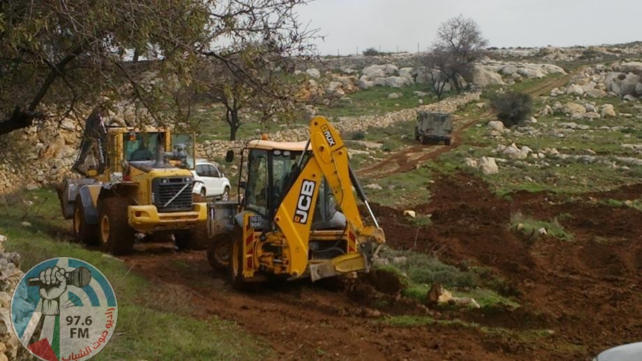 مستوطنون يجرفون أراضي في الأغوار الشمالية