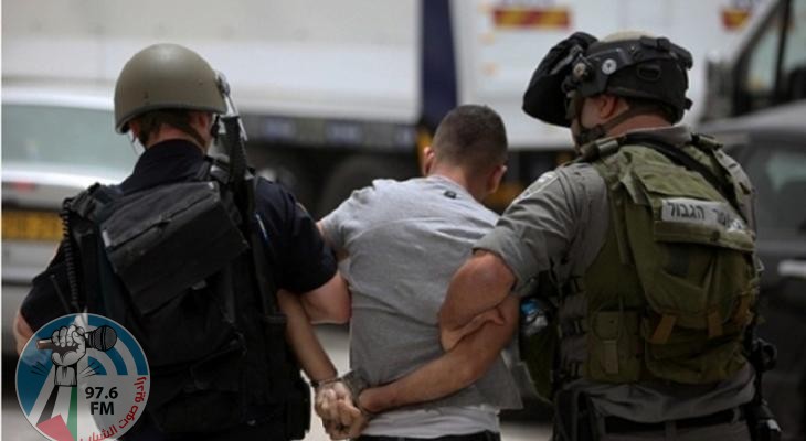 الاحتلال يعتقل شابين من القدس ويعتدي على آخرين
