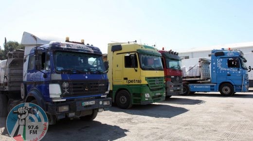 أكثر من 400 شاحنة أردنية محملة بالبضائع عالقة على الحدود مع السعودية