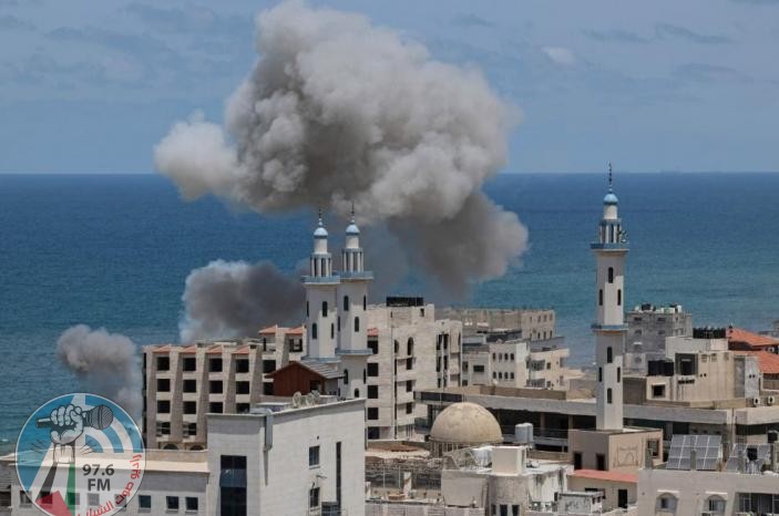 أكثر من 50 غارات على غزة استهدفت مبان مدنية وشقق سكنية