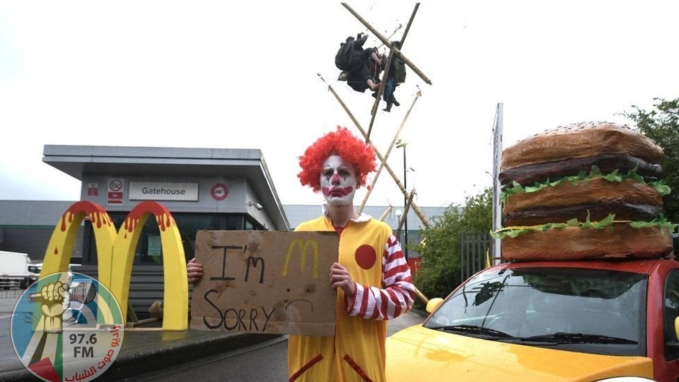 ماكدونالدز: أنصار حقوق الحيوان يحاصرون مستودعات توزيع الشركة في بريطانيا