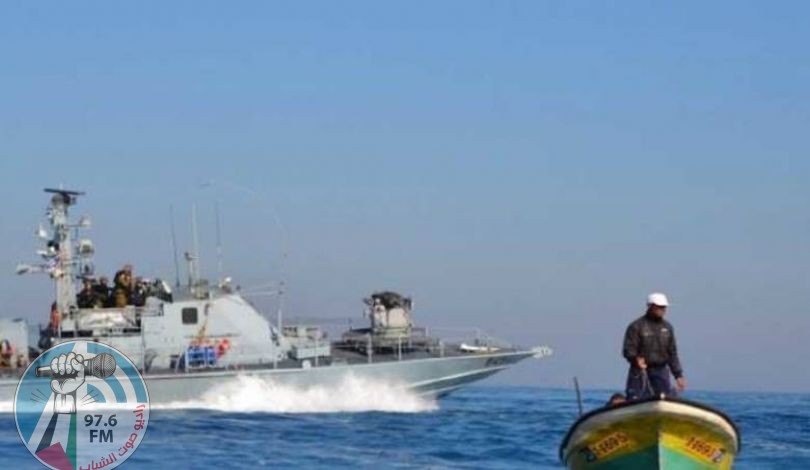 زوارق بحرية الاحتلال تهاجم مراكب الصيادين قبالة بحر غزة