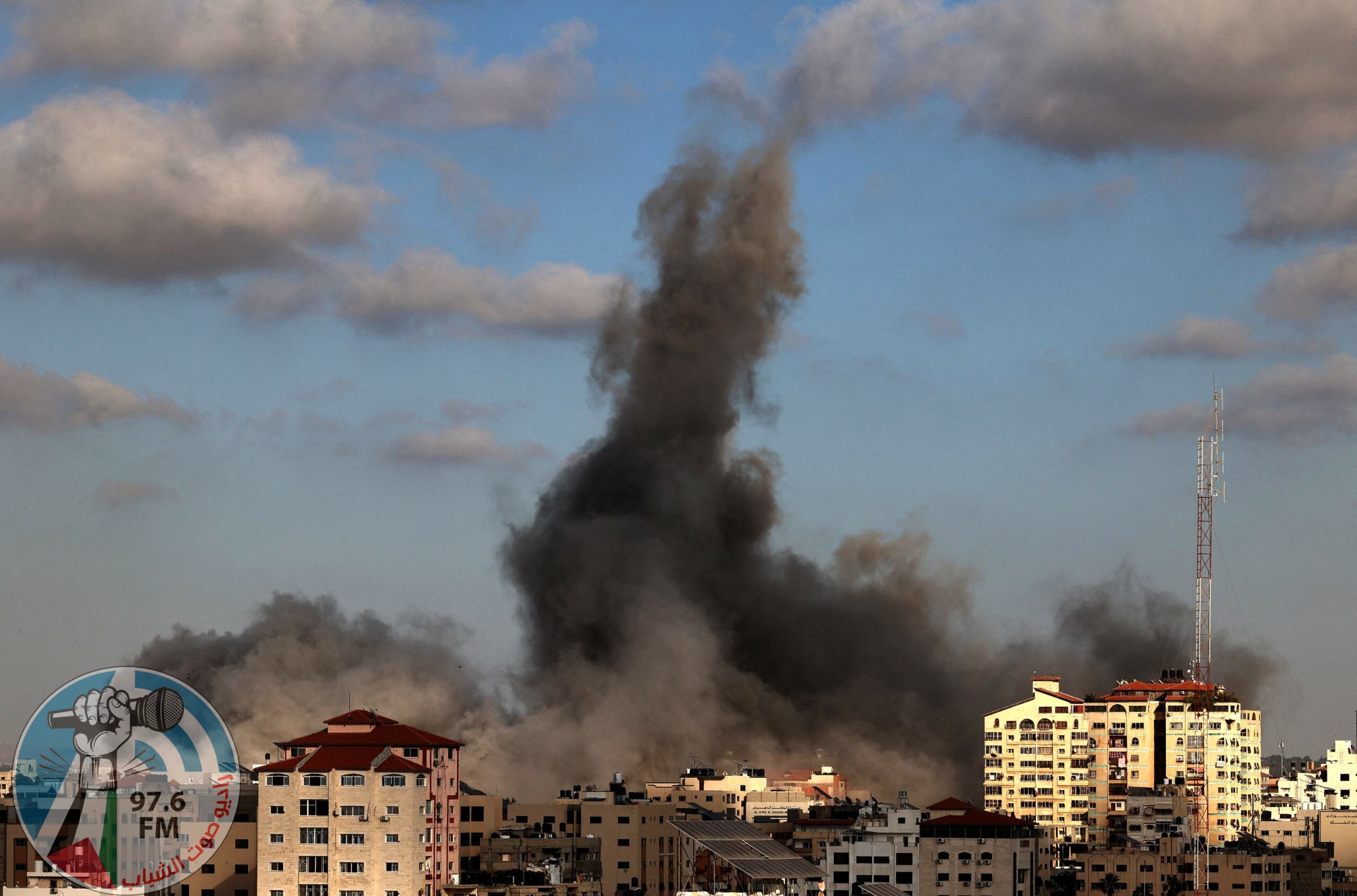 Smoke billows following an Israeli strike on Gaza City on May 17, 2021. Israeli air strikes hammered the Gaza Strip after a week of violence that has killed more than 200 people, the large majority Palestinian, despite international calls for de-escalation. / AFP / MOHAMMED ABED