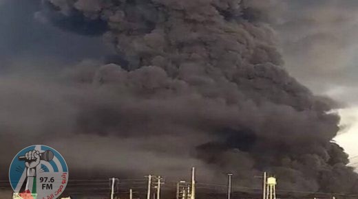 حريق كبير في منطقة صناعية في مدينة قم جنوبي طهران