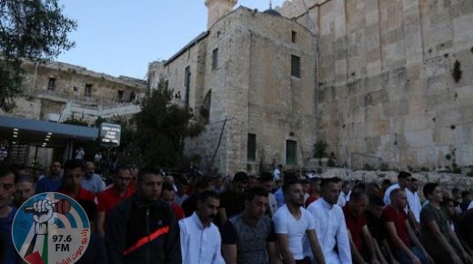 مئات المصلين يؤدون صلاة العيد في الحرم الابراهيمي