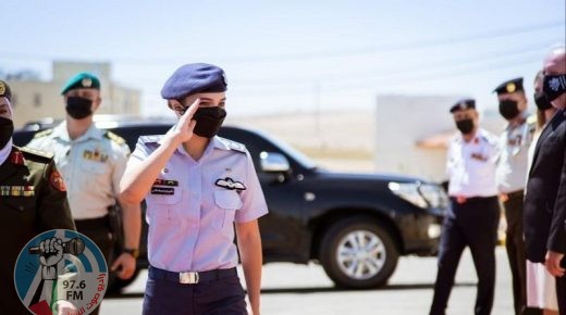 إبنة الملك عبد الله تخطف الأنظار بالبدلة العسكرية