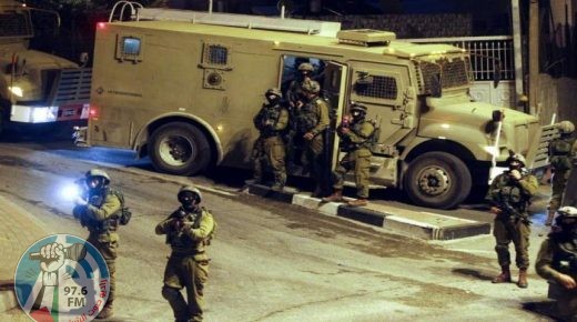 الاحتلال يعتقل 11 مواطنا من الضفة بينهم أسرى محررون
