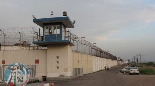 إدارة سجون الاحتلال تعزل الأسير رفعت أبو فارة في زنازين “النقب” منذ 25 يوما