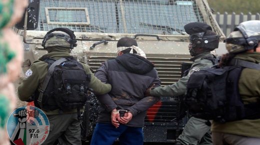 الاحتلال يعتقل 8 مواطنين من الخليل