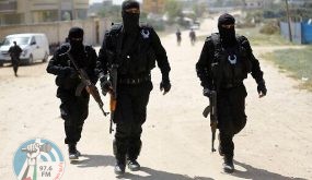 Hamas policemen carry out a raid in Nuseirat, south of Gaza City on March 22, 2018, that resulted in the arrest of a suspect in a recent bomb attack against the Palestinian prime minister, officials said.
Clashes erupted in Nuseirat in central Gaza as security forces from Hamas, the Islamist movement that runs the Gaza Strip, engaged in a manhunt for the suspect. / AFP PHOTO / MOHAMMED ABED